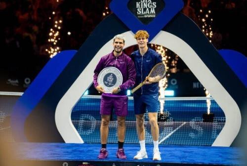 طلا و دلار کف صحرای عربستان