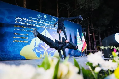 قهرمانان سومین دوره المپیاد آمادگی جسمانی را ببینید